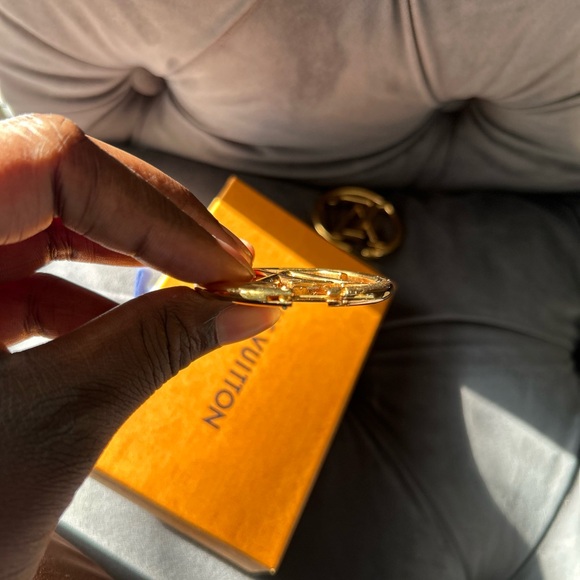 Louise Hoop Louis Vuitton Earrings - Picture 4 of 16